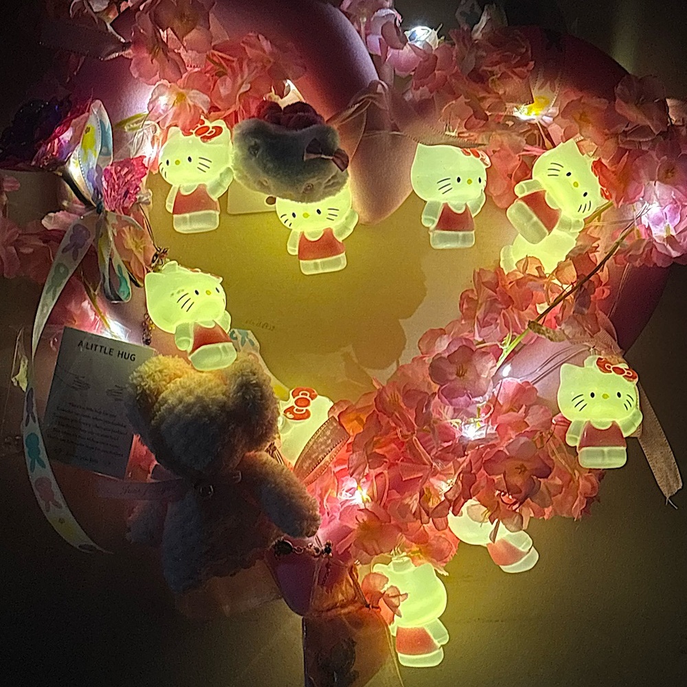 Hello Kitty Heart-Shaped Light Garland